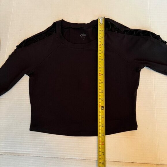 ALO Yoga Highline Fitted Crop Top with Unique Shoulder Design EUC S - Picture 4 of 13